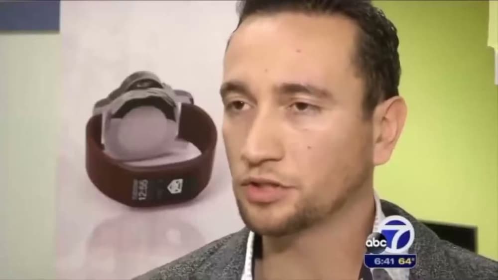 Maurício A. Piper im Interview bei ABC7 News mit WOTCH-Armband
